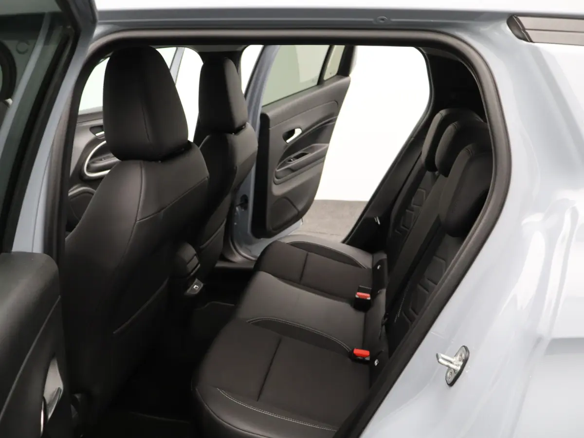 1.2 e-Hybrid Summit | Apple Carplay/Android Auto | Camera | Premium Audio | Parkeersensoren Voor en Achter | Keyless  | Navigatie | 18" Lichtmetalen Velgen | Adaptieve Cruise Control | Dualz