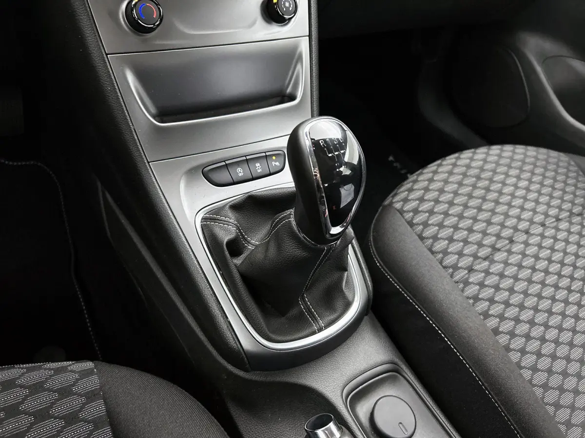 ST 105pk Online Edition | 1ste eigenaar | Parkeersensoren VOOR + Achter | Navigatie | Airco | AppleCarPlay/Android