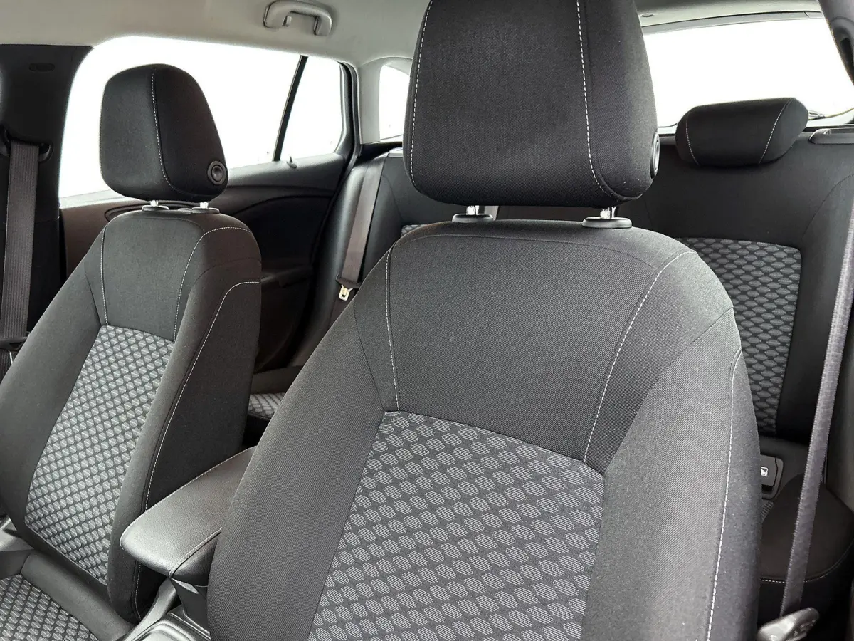 ST 105pk Online Edition | 1ste eigenaar | Parkeersensoren VOOR + Achter | Navigatie | Airco | AppleCarPlay/Android
