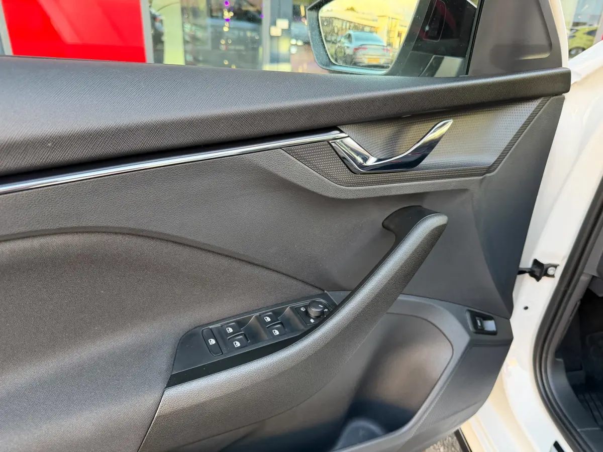 1.0 TSI DSG-7 Monte Carlo Vol | Pano | Camera | Parksens | Stoelverwarming | Carplay | Keyless |