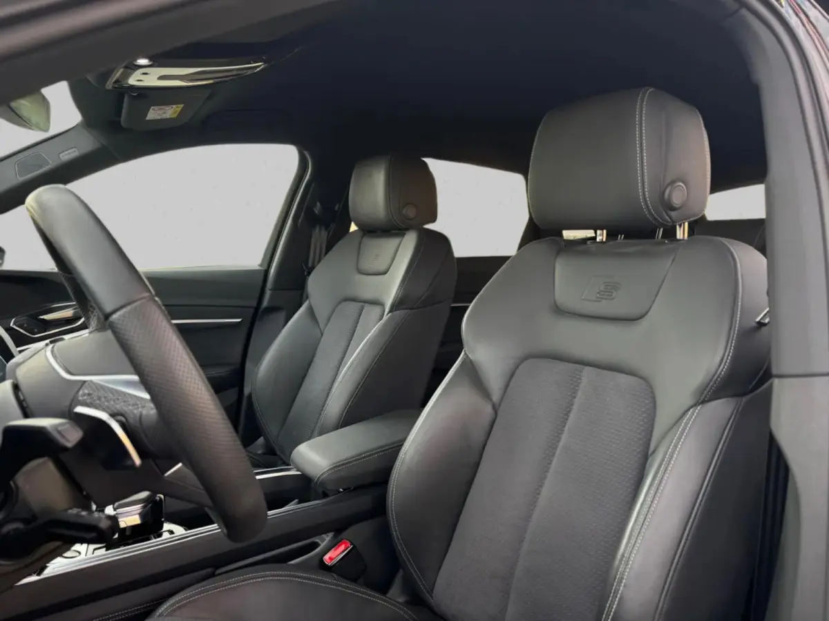 SQ8 S quattro 115 kWh(1e Eig, Dealer OnderH, B&O, Luchtvering, Camera, Carplay, StoelV, Automatisch Inparkeren,Etc)