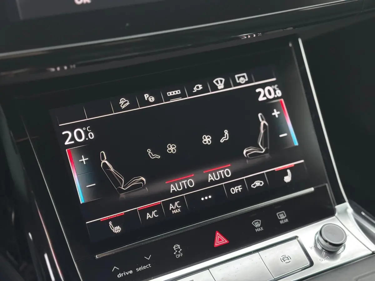 SQ8 S quattro 115 kWh(1e Eig, Dealer OnderH, B&O, Luchtvering, Camera, Carplay, StoelV, Automatisch Inparkeren,Etc)