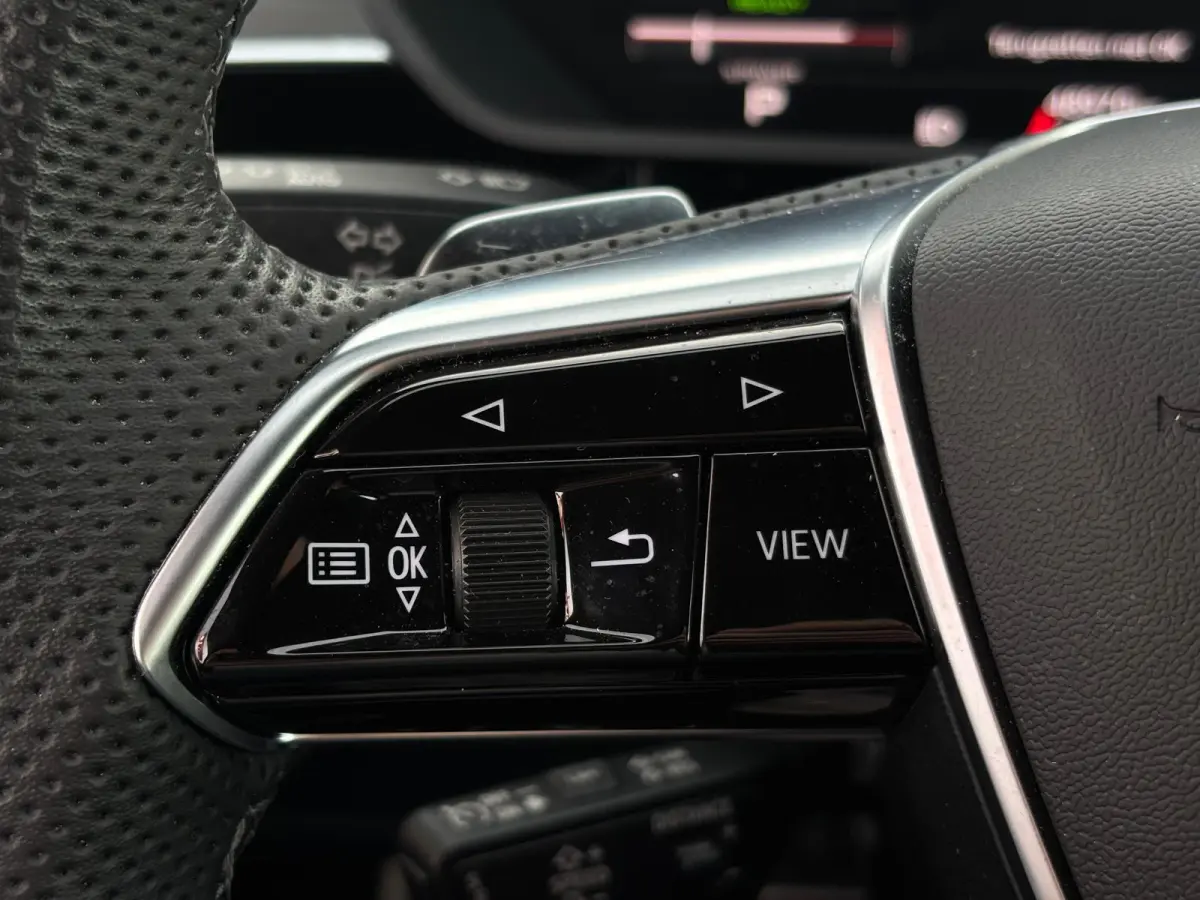 SQ8 S quattro 115 kWh(1e Eig, Dealer OnderH, B&O, Luchtvering, Camera, Carplay, StoelV, Automatisch Inparkeren,Etc)