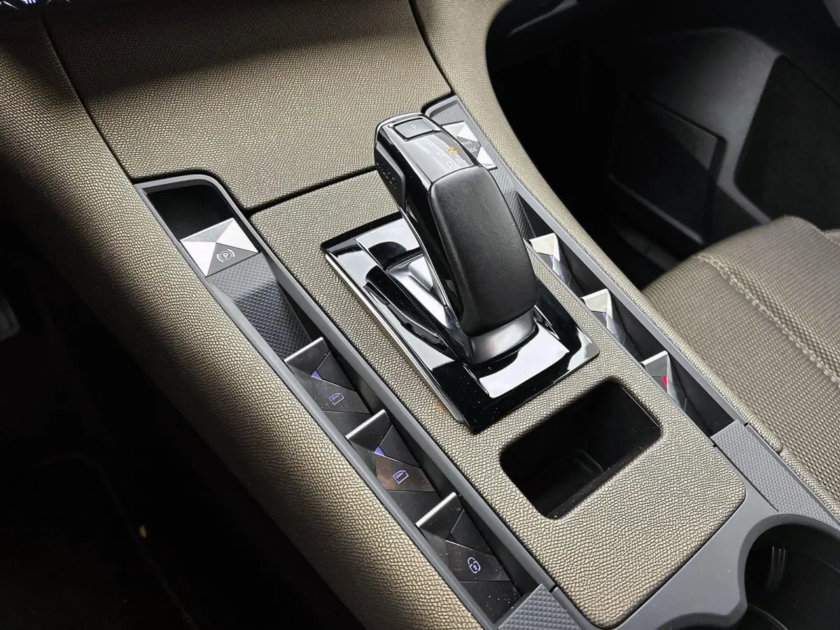 E-Tense 225PK Business CAMERA | VIRTUAL | NAVI & CARPLAY