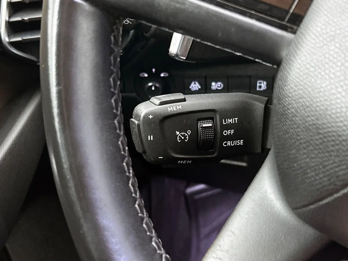 E-Tense 225PK Business CAMERA | VIRTUAL | NAVI & CARPLAY