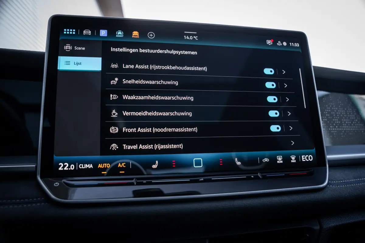 1.5 eHybrid R-Line Edition | Elektrisch bedienbare achterklep met sensorsturing | Elektrisch glazen panorama-dak | Head-up display