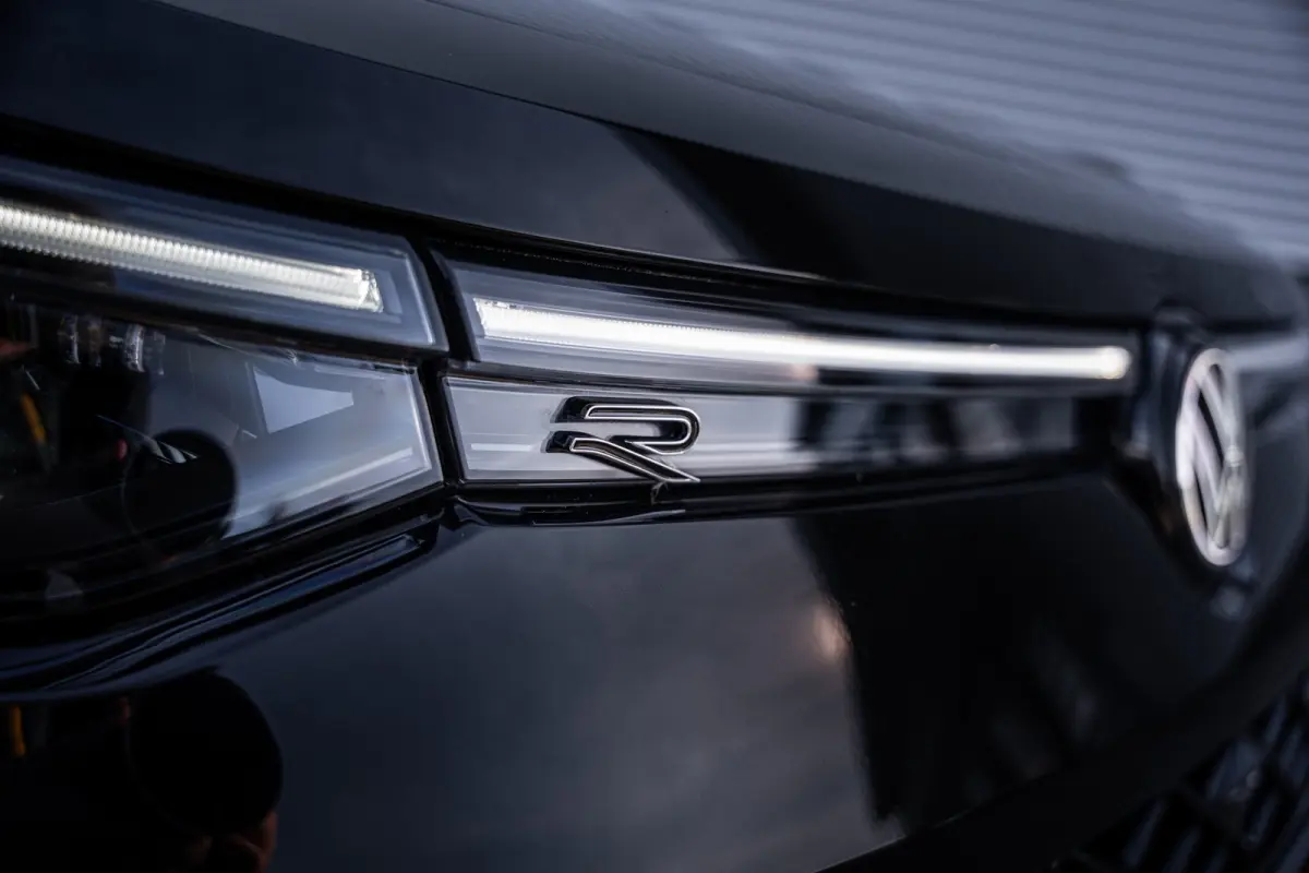 1.5 eHybrid R-Line Edition | Elektrisch bedienbare achterklep met sensorsturing | Elektrisch glazen panorama-dak | Head-up display