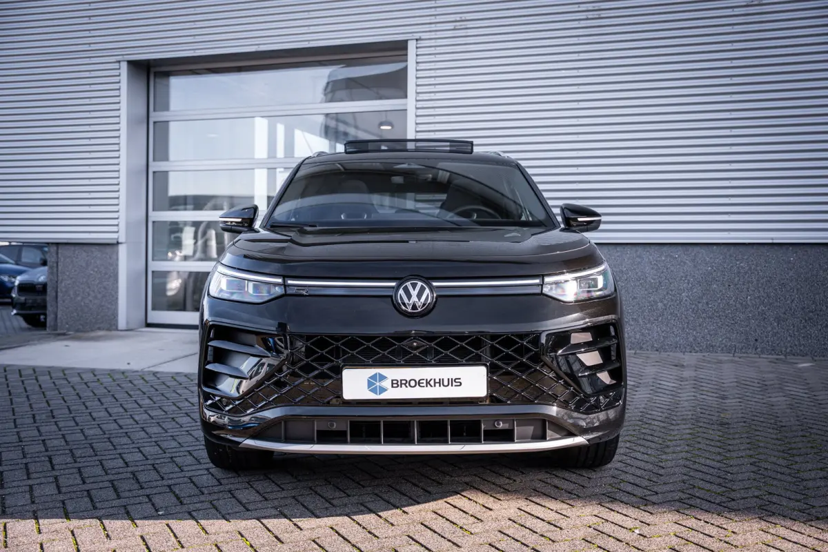 1.5 eHybrid R-Line Edition | Elektrisch bedienbare achterklep met sensorsturing | Elektrisch glazen panorama-dak | Head-up display