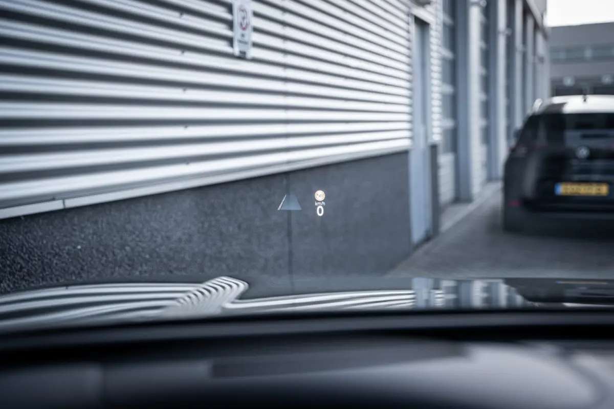 1.5 eHybrid R-Line Edition | Elektrisch bedienbare achterklep met sensorsturing | Elektrisch glazen panorama-dak | Head-up display