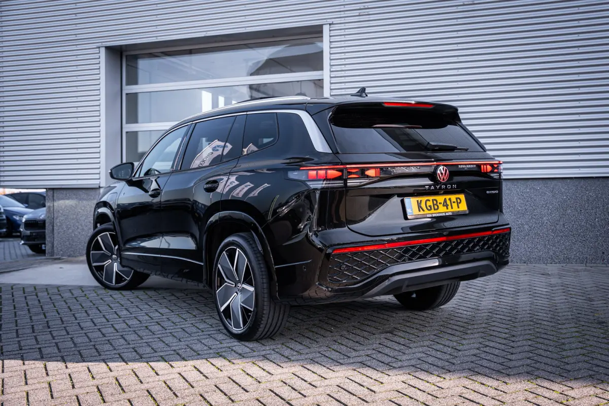 1.5 eHybrid R-Line Edition | Elektrisch bedienbare achterklep met sensorsturing | Elektrisch glazen panorama-dak | Head-up display
