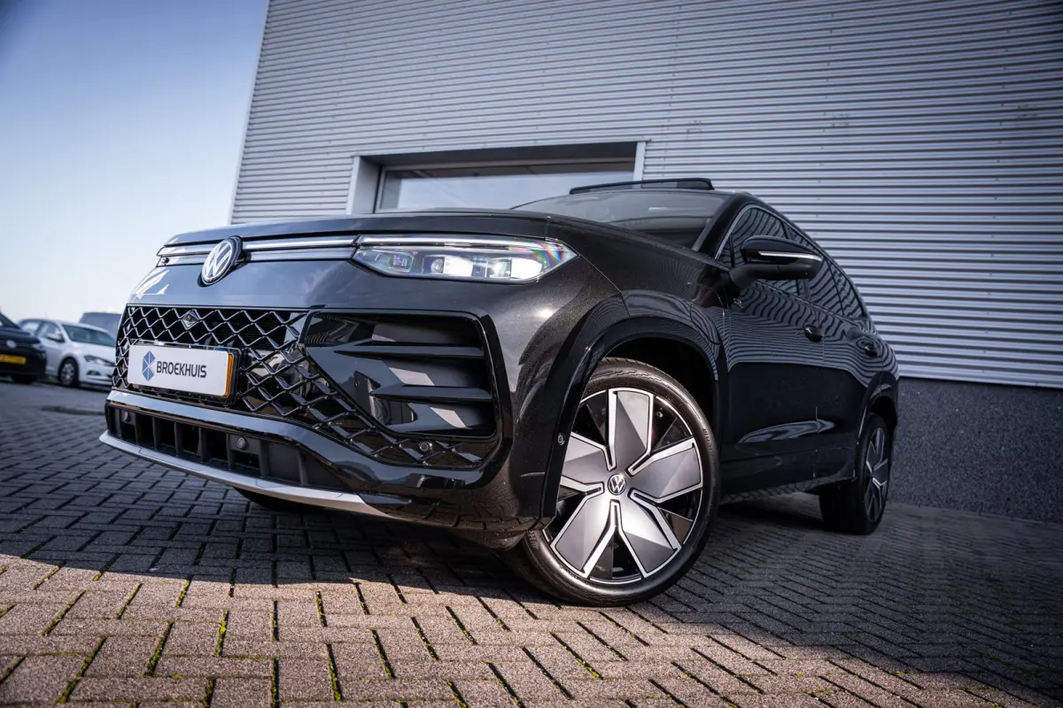 1.5 eHybrid R-Line Edition | Elektrisch bedienbare achterklep met sensorsturing | Elektrisch glazen panorama-dak | Head-up display