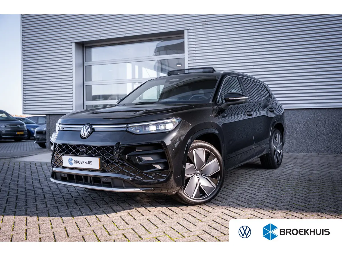 1.5 eHybrid R-Line Edition | Elektrisch bedienbare achterklep met sensorsturing | Elektrisch glazen panorama-dak | Head-up display