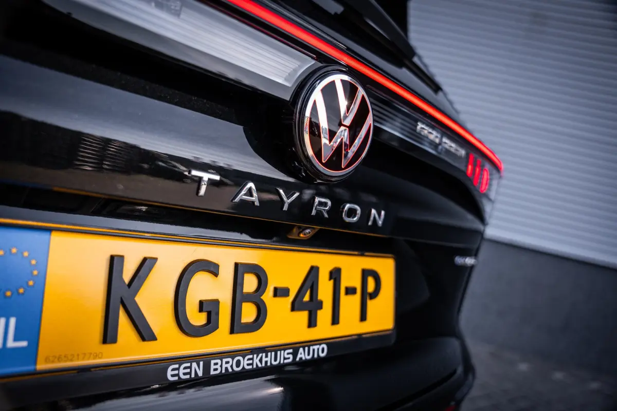 1.5 eHybrid R-Line Edition | Elektrisch bedienbare achterklep met sensorsturing | Elektrisch glazen panorama-dak | Head-up display