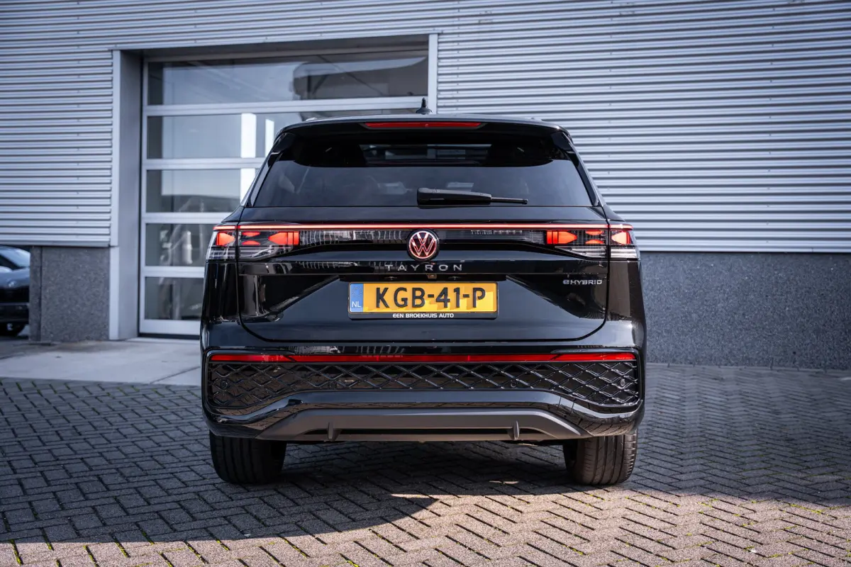 1.5 eHybrid R-Line Edition | Elektrisch bedienbare achterklep met sensorsturing | Elektrisch glazen panorama-dak | Head-up display