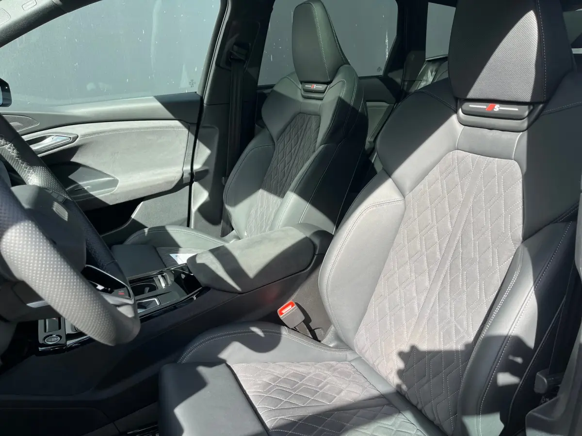 performance 225 kW | Trekhaak | Luchtvering | B&O | Panoramadak | Super sportstoelen | 21 inch |