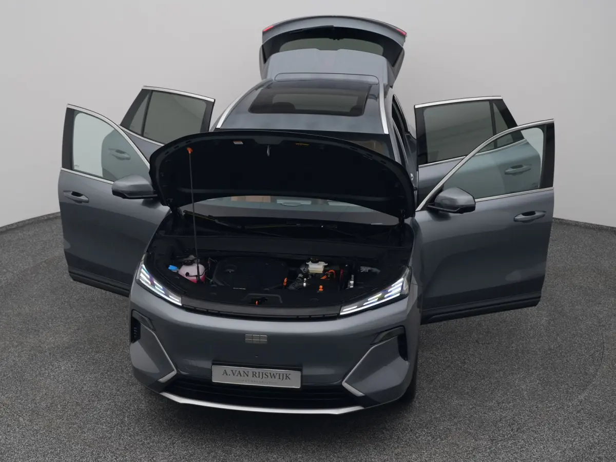 NEW | 1.5 Max+ | BRUIN LEDER | 136 KM ELEKTRISCH | PANO | HUD | ADAPTIVE | STOEL- EN STUURVERW. + VENT. + MASSAGE