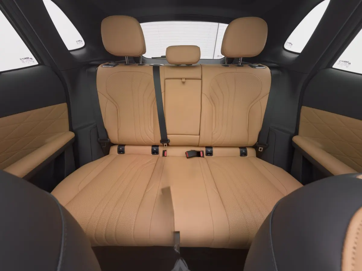 NEW | 1.5 Max+ | BRUIN LEDER | 136 KM ELEKTRISCH | PANO | HUD | ADAPTIVE | STOEL- EN STUURVERW. + VENT. + MASSAGE