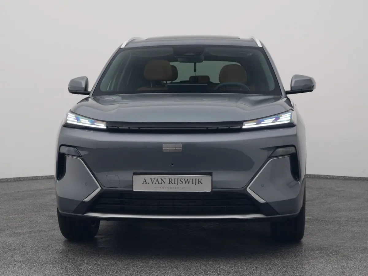 NEW | 1.5 Max+ | BRUIN LEDER | 136 KM ELEKTRISCH | PANO | HUD | ADAPTIVE | STOEL- EN STUURVERW. + VENT. + MASSAGE