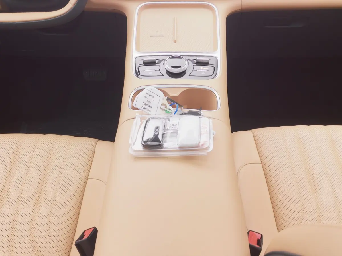 NEW | 1.5 Max+ | BRUIN LEDER | 136 KM ELEKTRISCH | PANO | HUD | ADAPTIVE | STOEL- EN STUURVERW. + VENT. + MASSAGE
