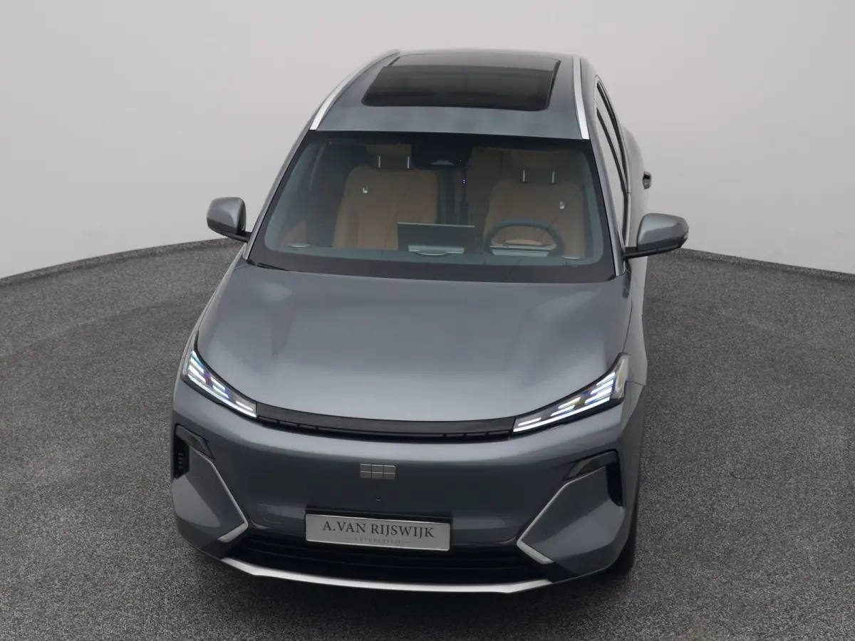 NEW | 1.5 Max+ | BRUIN LEDER | 136 KM ELEKTRISCH | PANO | HUD | ADAPTIVE | STOEL- EN STUURVERW. + VENT. + MASSAGE