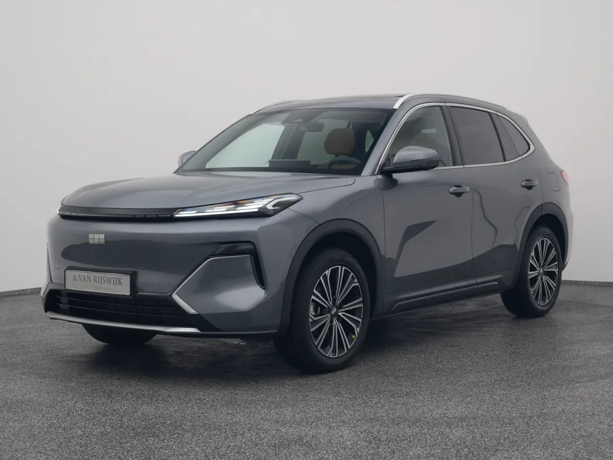 NEW | 1.5 Max+ | BRUIN LEDER | 136 KM ELEKTRISCH | PANO | HUD | ADAPTIVE | STOEL- EN STUURVERW. + VENT. + MASSAGE