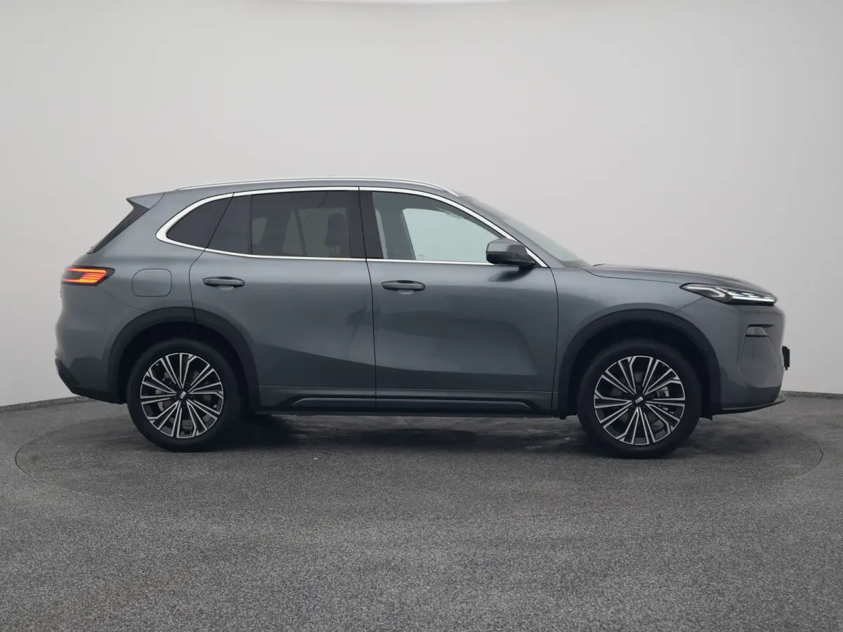 NEW | 1.5 Max+ | BRUIN LEDER | 136 KM ELEKTRISCH | PANO | HUD | ADAPTIVE | STOEL- EN STUURVERW. + VENT. + MASSAGE