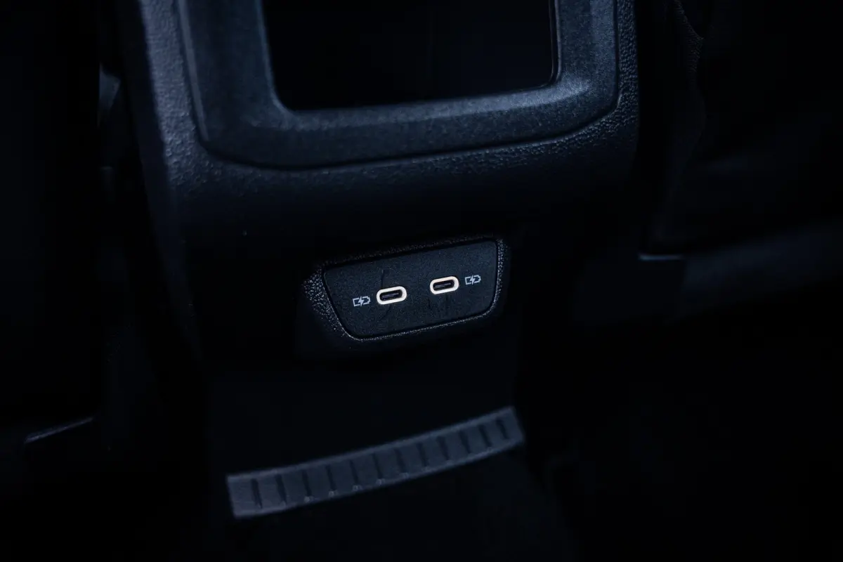 1.0 TSI R-Line | Airco (automatisch) | Cruise control adaptief | LED koplampen