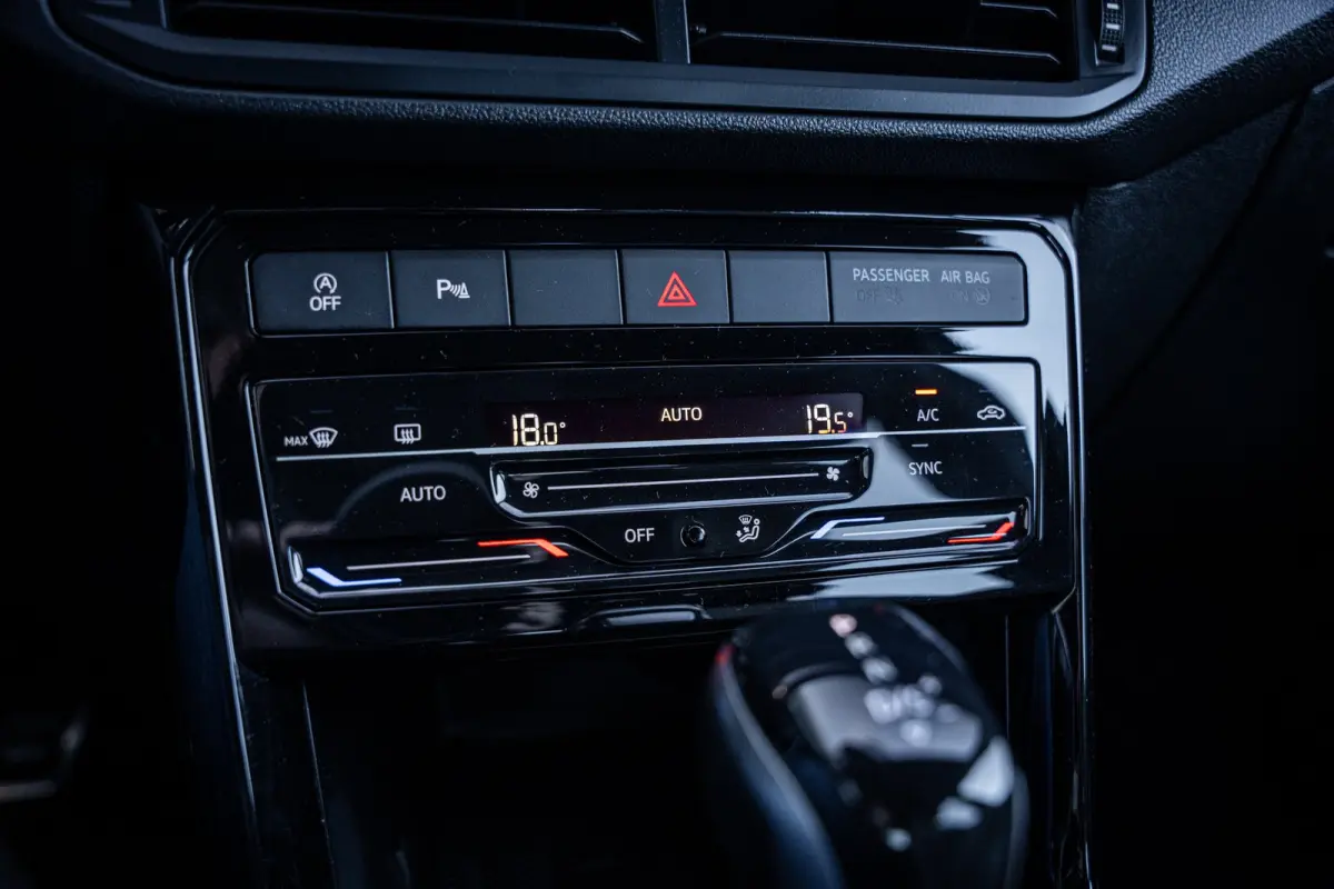 1.0 TSI R-Line | Airco (automatisch) | Cruise control adaptief | LED koplampen