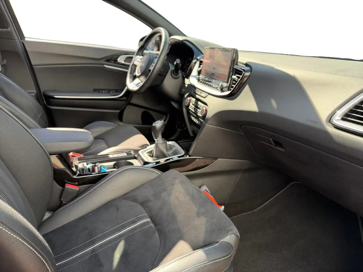 1.0i Turbo GT-Line 120 PK | Cruise Control | Climate & cruise control | Panoramadak | Stoel & stuurverwarming | Elektrische Kofferbak | Navigatie | Apple Carplay/Android Auto | Fabrieksgaran