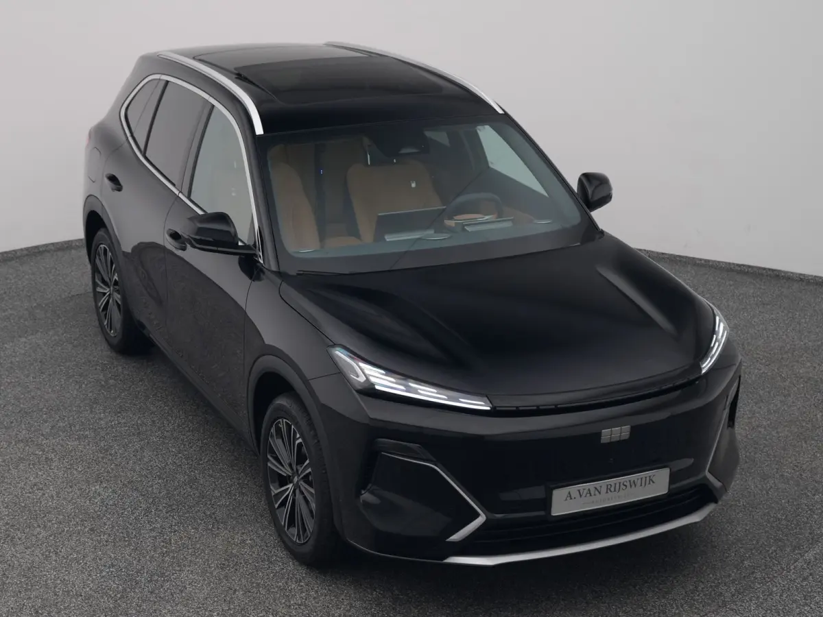 NEW | 1.5 Max+ | BRUIN LEDER | 136 KM ELEKTRISCH | PANO | HUD | ADAPTIVE | STOEL- EN STUURVERW. + VENT. + MASSAGE