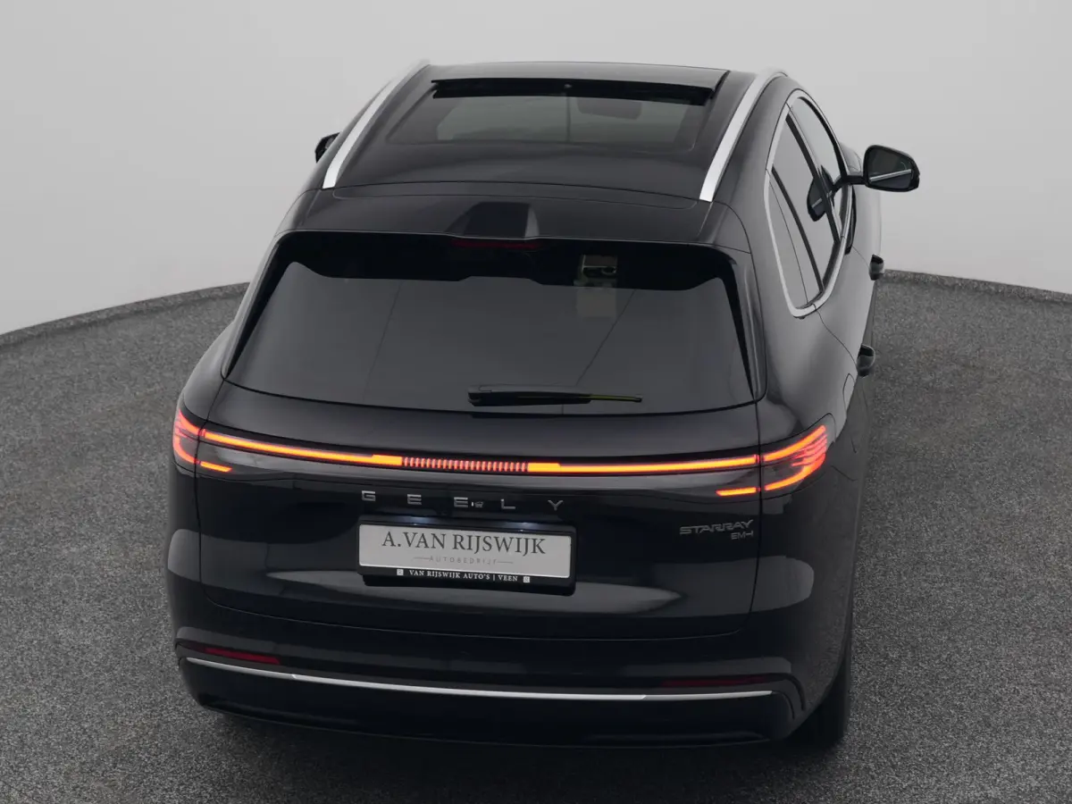 NEW | 1.5 Max+ | BRUIN LEDER | 136 KM ELEKTRISCH | PANO | HUD | ADAPTIVE | STOEL- EN STUURVERW. + VENT. + MASSAGE