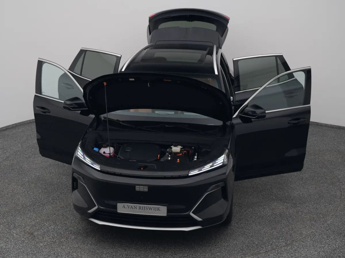 NEW | 1.5 Max+ | BRUIN LEDER | 136 KM ELEKTRISCH | PANO | HUD | ADAPTIVE | STOEL- EN STUURVERW. + VENT. + MASSAGE