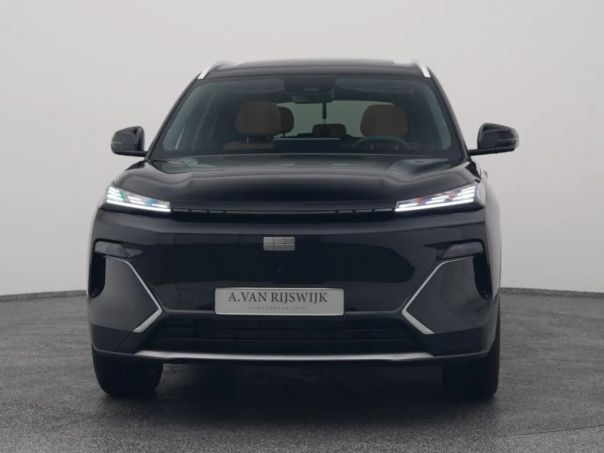 NEW | 1.5 Max+ | BRUIN LEDER | 136 KM ELEKTRISCH | PANO | HUD | ADAPTIVE | STOEL- EN STUURVERW. + VENT. + MASSAGE