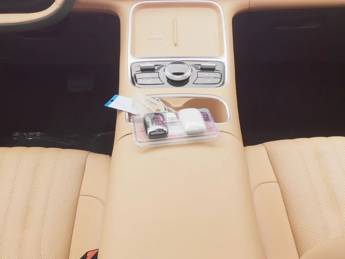 NEW | 1.5 Max+ | BRUIN LEDER | 136 KM ELEKTRISCH | PANO | HUD | ADAPTIVE | STOEL- EN STUURVERW. + VENT. + MASSAGE