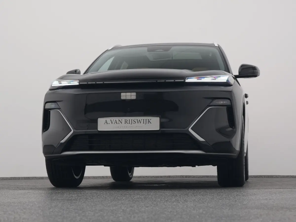 NEW | 1.5 Max+ | BRUIN LEDER | 136 KM ELEKTRISCH | PANO | HUD | ADAPTIVE | STOEL- EN STUURVERW. + VENT. + MASSAGE