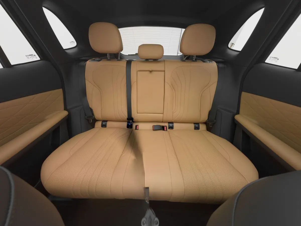 NEW | 1.5 Max+ | BRUIN LEDER | 136 KM ELEKTRISCH | PANO | HUD | ADAPTIVE | STOEL- EN STUURVERW. + VENT. + MASSAGE