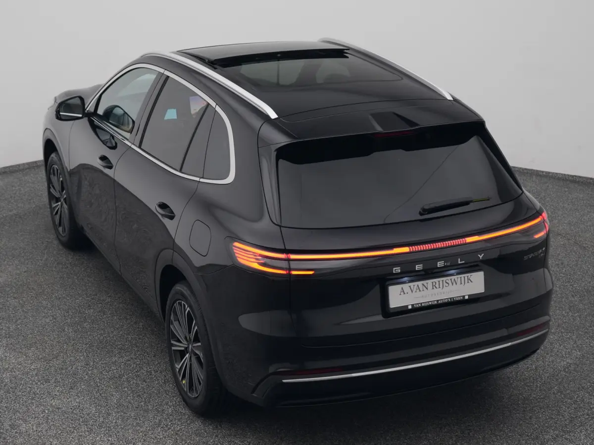 NEW | 1.5 Max+ | BRUIN LEDER | 136 KM ELEKTRISCH | PANO | HUD | ADAPTIVE | STOEL- EN STUURVERW. + VENT. + MASSAGE