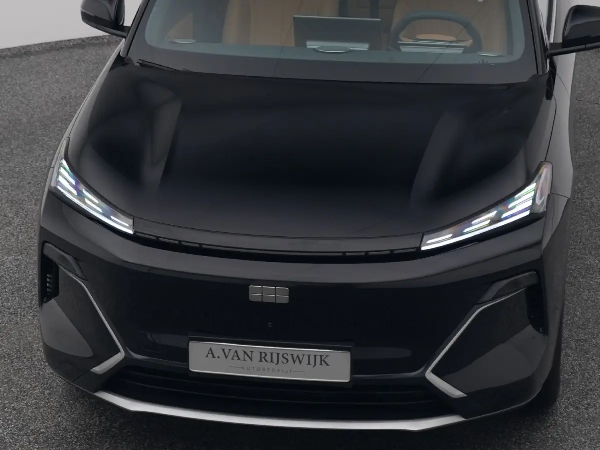 NEW | 1.5 Max+ | BRUIN LEDER | 136 KM ELEKTRISCH | PANO | HUD | ADAPTIVE | STOEL- EN STUURVERW. + VENT. + MASSAGE