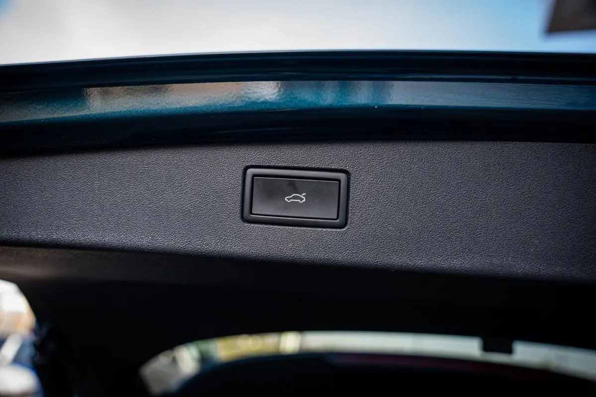 1.5 eHybrid Life Edition | Achteruitrijcamera | Elektrisch bedienbare achterklep met sensorsturing | Parkeersensor achter