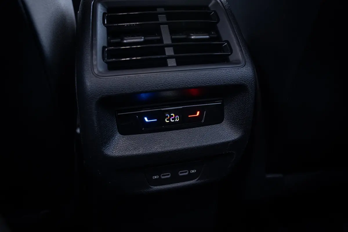 1.5 eHybrid Life Edition | Achteruitrijcamera | Elektrisch bedienbare achterklep met sensorsturing | Parkeersensor achter