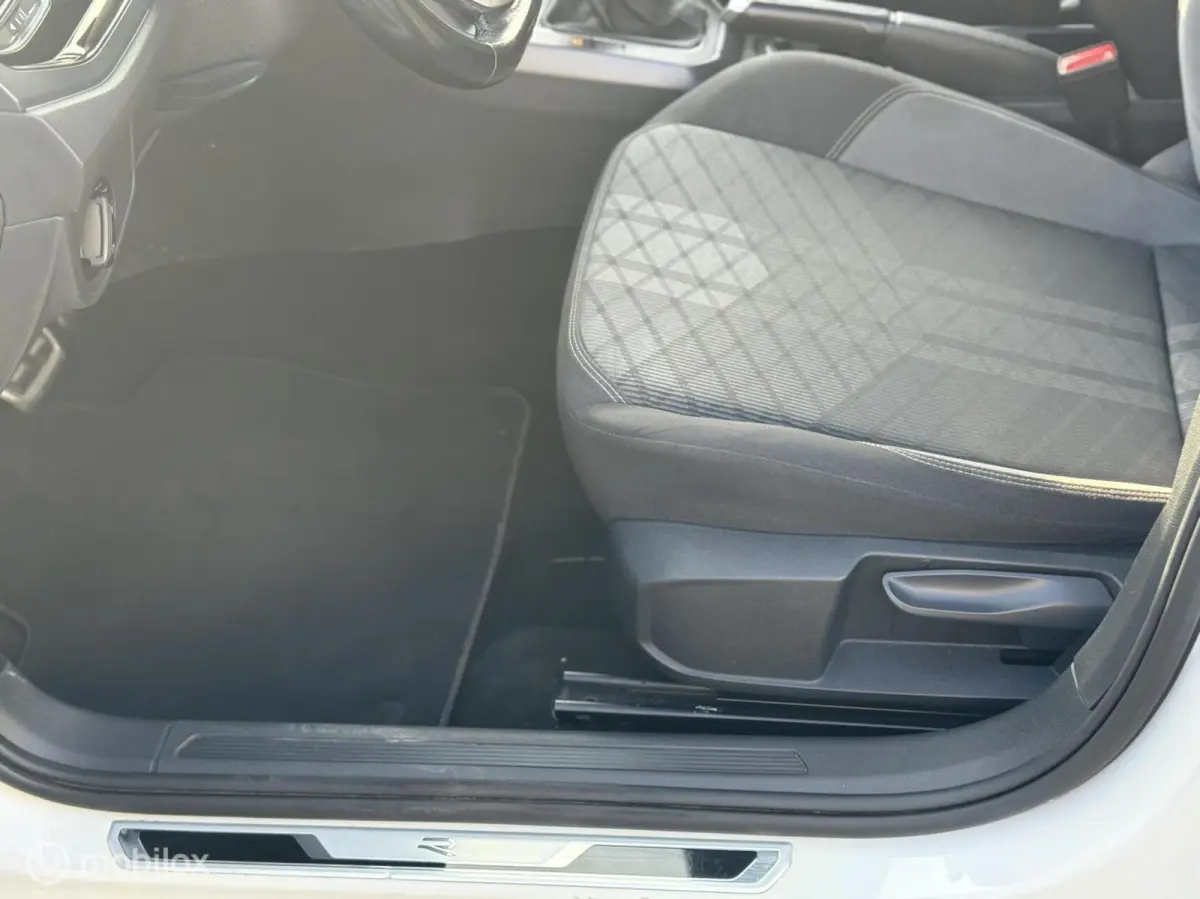 1.0 TSI R-Line PANO|IQLIGHT|CAMERA|KEYLESS|