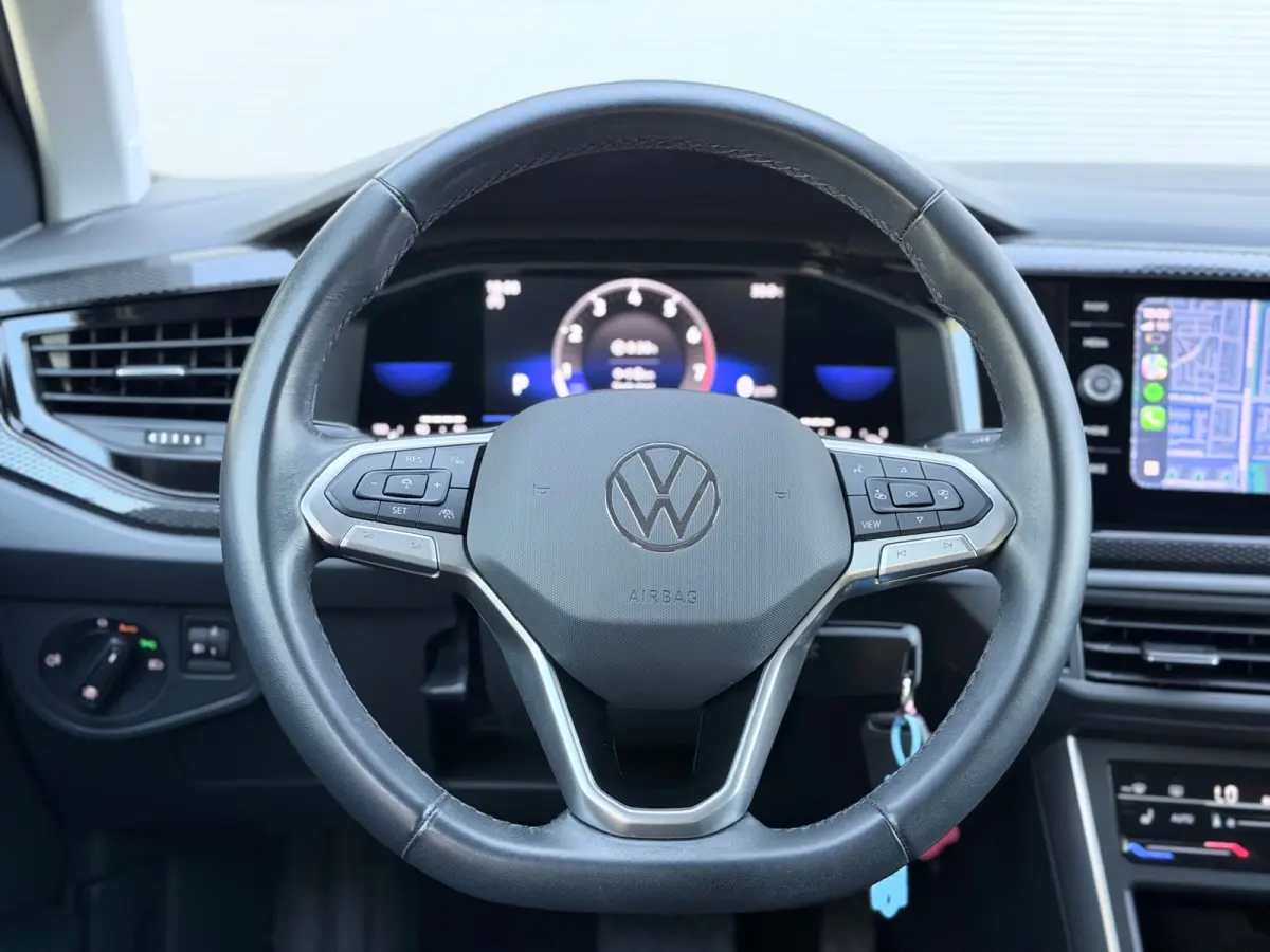 1.0 TSI Life Business AppleCarPlay/Acc