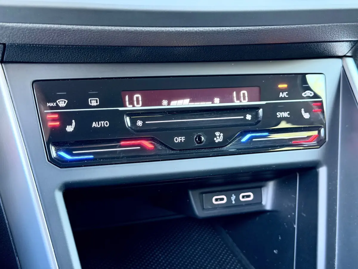 1.0 TSI Life Business AppleCarPlay/Acc