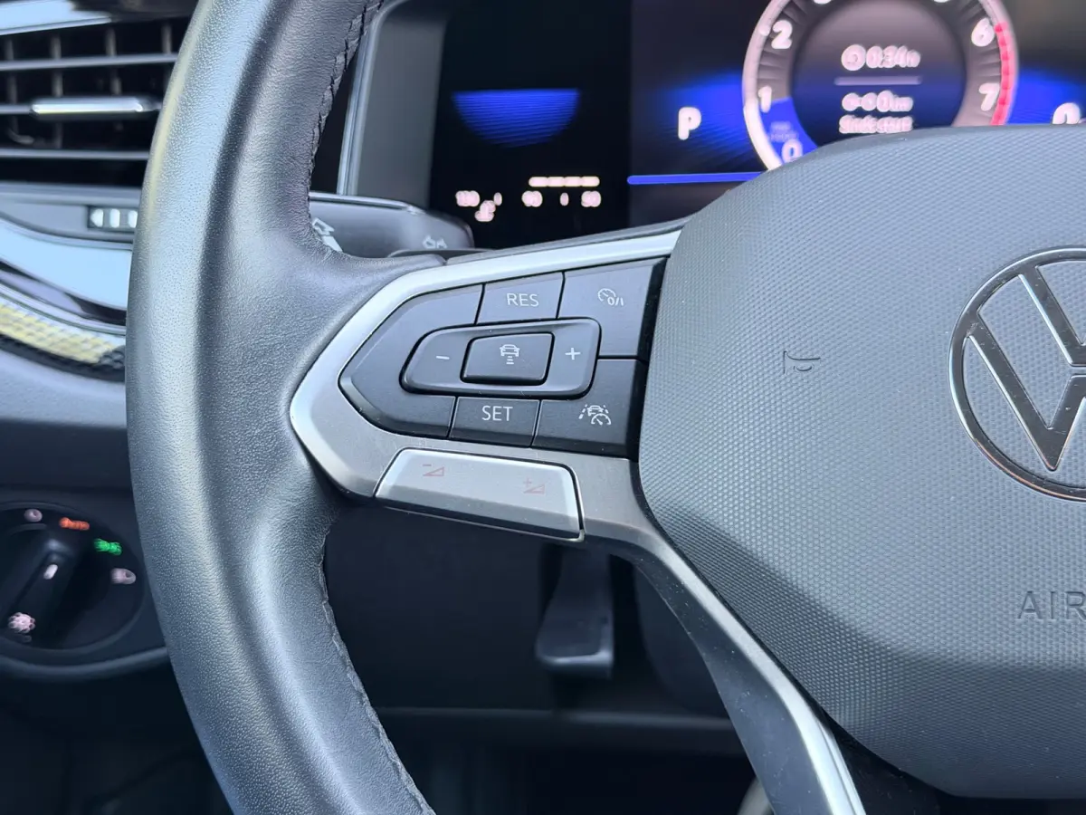1.0 TSI Life Business AppleCarPlay/Acc