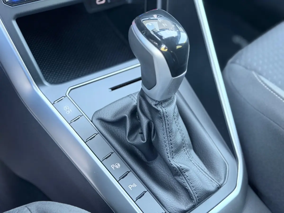 1.0 TSI Life Business AppleCarPlay/Acc