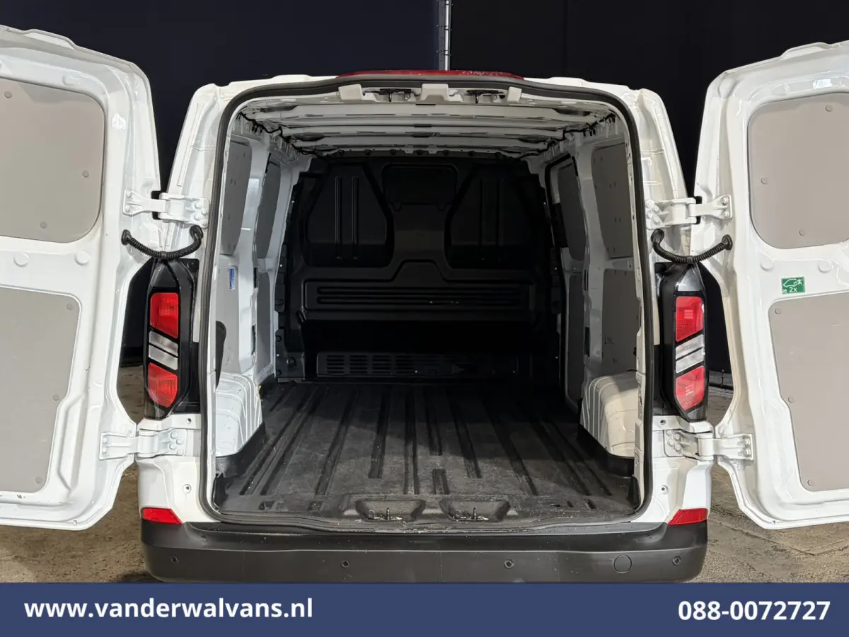 2.0 TDCI 136pk L2H1 Nieuwste Model Euro6 Airco | Camera | Apple Carplay | Cruisecontrol Android Auto, Verwarmde Voorruit, Verwarmbare buitenspiegel, Parkeersensoren, Bijrijdersbank