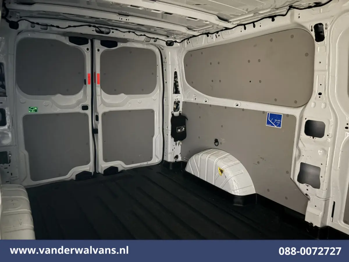 2.0 TDCI 136pk L2H1 Nieuwste Model Euro6 Airco | Camera | Apple Carplay | Cruisecontrol Android Auto, Verwarmde Voorruit, Verwarmbare buitenspiegel, Parkeersensoren, Bijrijdersbank