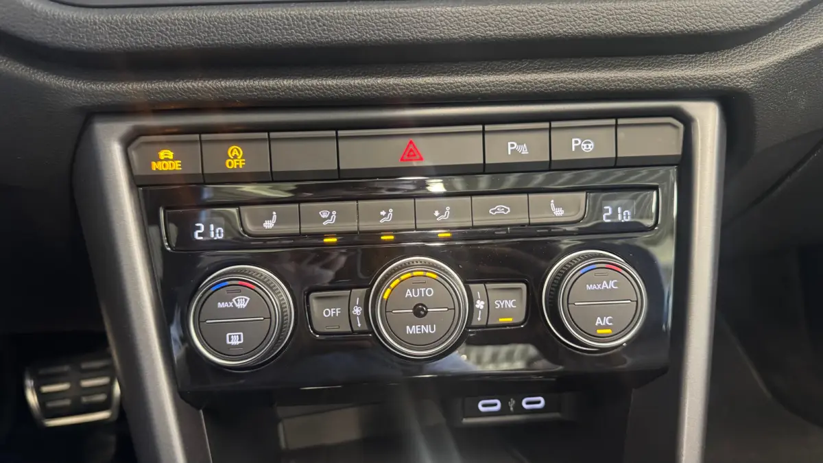 1.5 TSI 150PK R-LINE AUTOMAAT / NAVI / CLIMA / FULL-LED / KEYLESS / PDC / 19" LMV / CAMERA / ALCANTARA / 2X R-LINE / ORG. NL.  !!