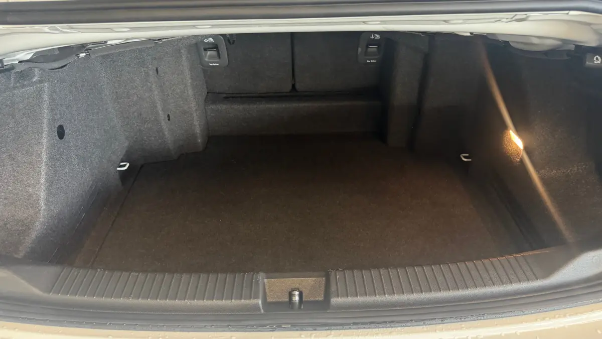 1.5 TSI 150PK R-LINE AUTOMAAT / NAVI / CLIMA / FULL-LED / KEYLESS / PDC / 19" LMV / CAMERA / ALCANTARA / 2X R-LINE / ORG. NL.  !!