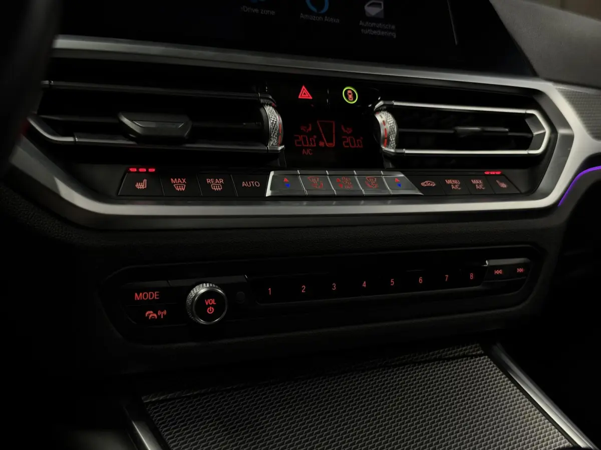 330e|M-SPORT|PANO|DEALER|HUD|SFEER|HK|LED|DODEHOEK